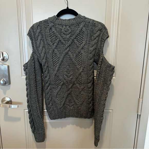 NWT For Love & Lemons Andie Cut Out Sweater Grey Size XS - Picture 3 of 4